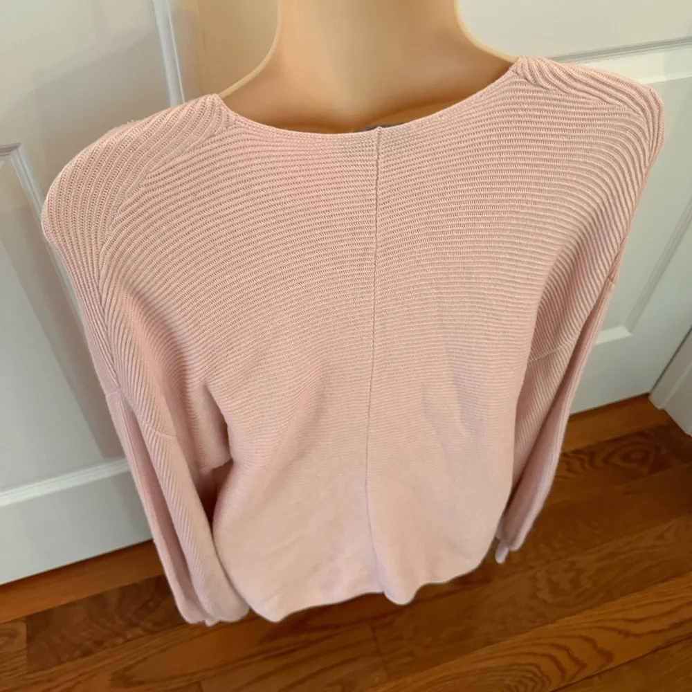 1. State NWT Blouson V‎ Neck Puff Sleeve Sweater